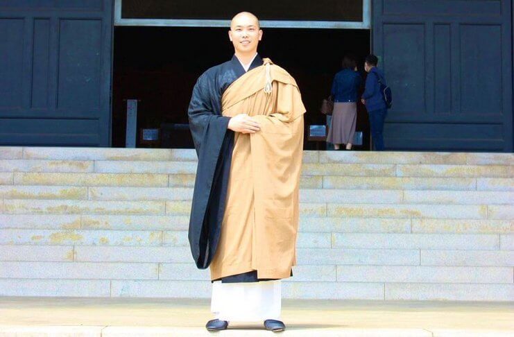 Haruki Umemura kini menjadi biksu Twitter @hj14h2