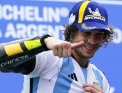 Marco Bezzecchi Tiru Gaya Selebrasi Valentino Rossi di MotoGP Argentina