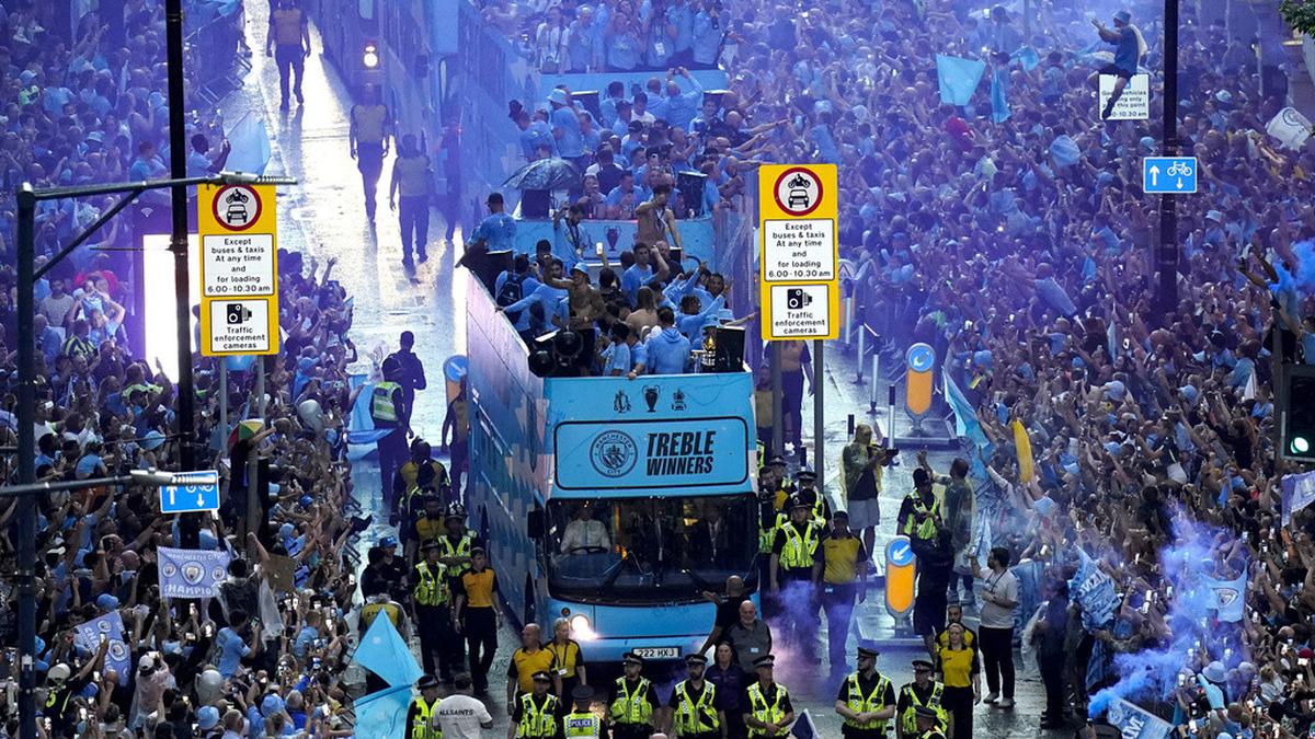 Parade Pemenang Triple Manchester City Suasana Histeris