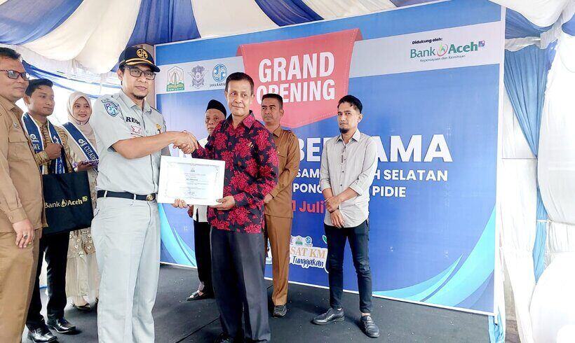 Tim Pembina Samsat Aceh Memberikan Penghargaan kepada Pihak yang Terlibat