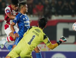 Pertandingan Liga 1 BRI: Persis Solo vs Persib Bandung, Pangeran Biru Tumbang dengan Kekalahan 10 Pemain di Manahan