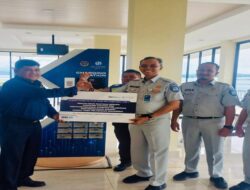 Jasa Raharja Sumut Menyerahkan Kotak Stasiun Pengisian ke Pelabuhan Simanindo Kabupaten Samosir