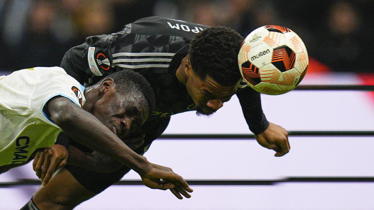 Hasil Liga Europa Marseille Memaksa 10 Pemain Ajax Amsterdam untuk