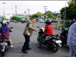 Pemutihan Pajak Kendaraan: Brosur Pembagian di Samsat UPTB Samsat Palembang