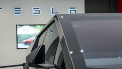 Tesla Menurunkan Harga hingga Hampir 6 Persen Menyusul Pasar Yang Melambat