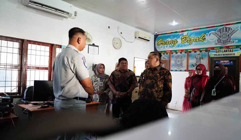 Riau Governor Visits Bengkalis Samsat Orders Samsat to Send Billing